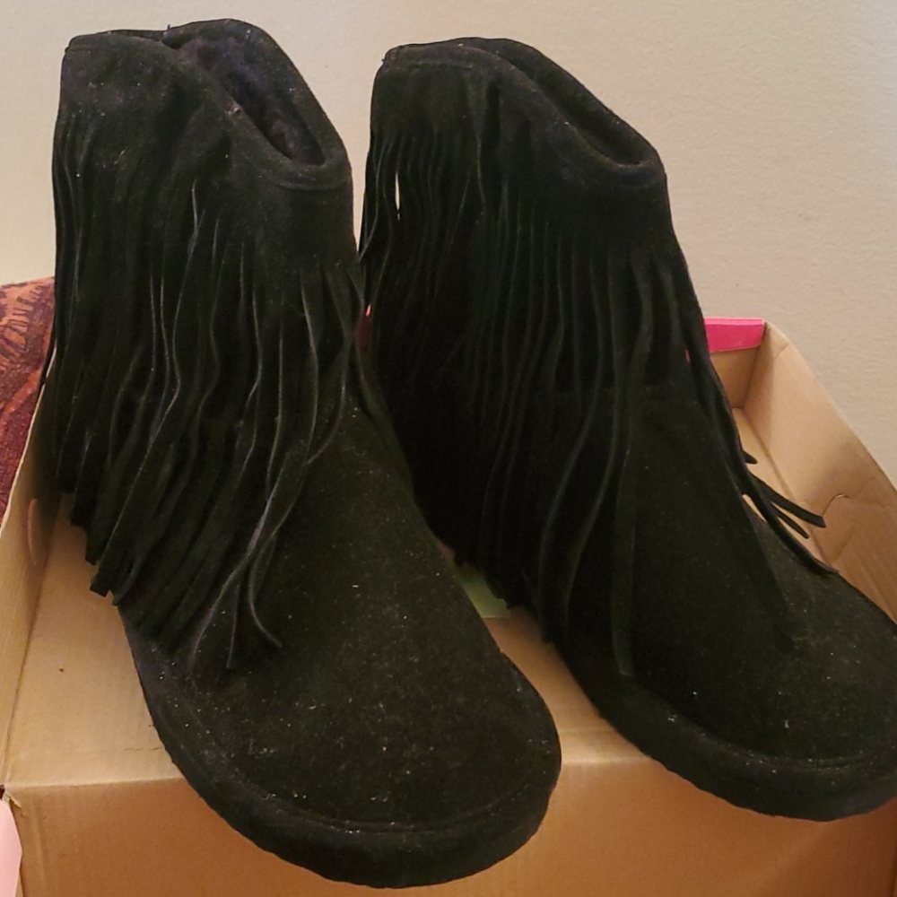 Boots - Picture 2 of 5